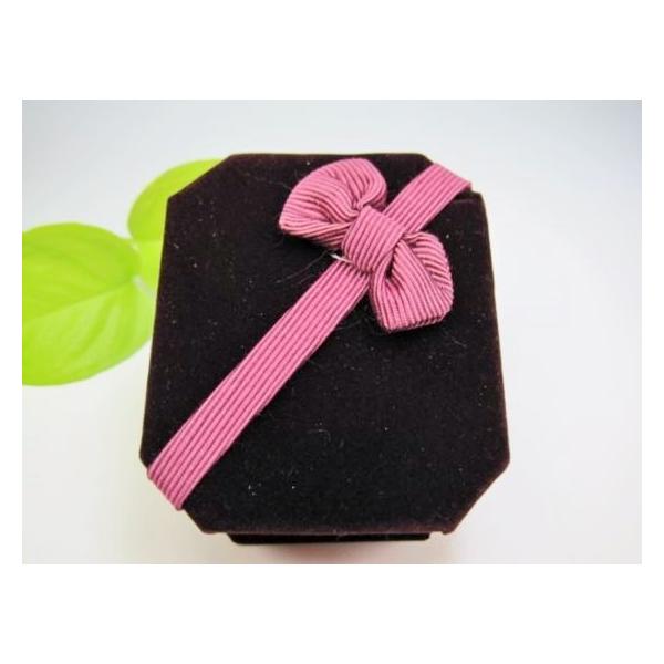 【フロッキングケース】☆商品情報☆縦：約75mm幅：約65mm厚さ：約32mmペンダントトップ用になります。こちらはイメージのためペンダントトップは別売りとなります。贈答用に商品のご購入をお考えの場合は同時にご注文ください。※接着剤が表面に...