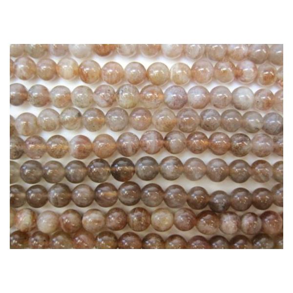 【連売り商品】マイカサンストーン☆商品情報☆石サイズ：Φ5.7±0.3mm粒数：約70粒長さ：約40cm原産地：マダガスカル※形状やサイズのばらつき、表面や穴周りにキズや凹み等が目立ちます。粒数はあくまで目安です。多少の誤差がありますのでご...