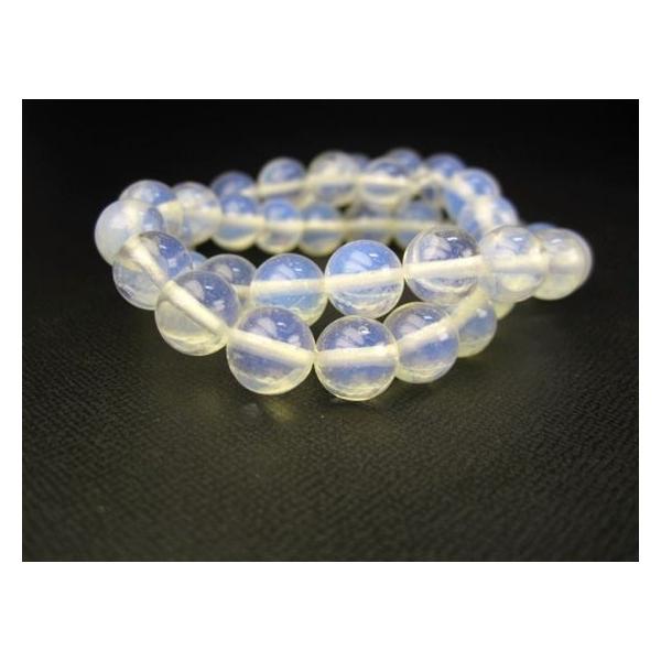 【連売り商品】人工ホワイトオパール☆商品情報☆石サイズ：Φ10±0.2mm粒数：約38粒長さ：約38cm※形状やサイズのばらつき、表面や穴周りにキズや凹み等があります。粒数はあくまで目安です。多少の誤差がありますのでご了承ください。また、色...