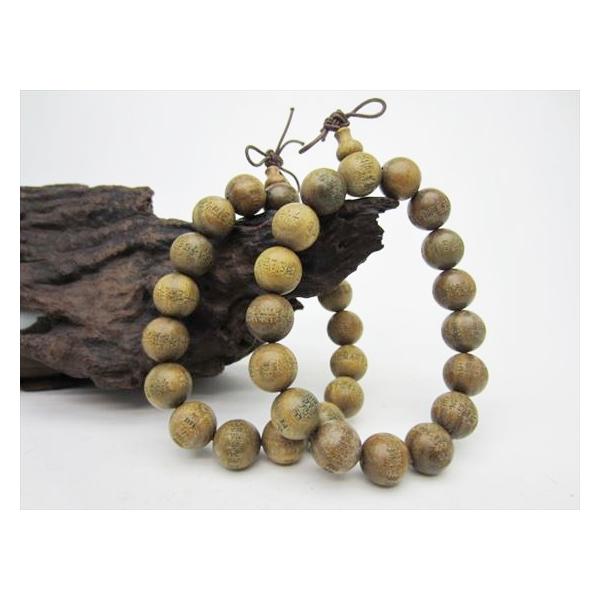 【数珠】緑檀(般若心経)☆商品情報☆粒サイズ：Φ12±0.2mm粒数：17粒手首周り：約17cm原産地：ベトナム※形状・サイズのばらつき、表面にキズや凹み等があります。※照明等の関係で実際の色と多少イメージが異なる場合がありますのでご了承く...