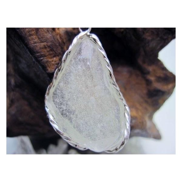 ペンダントトップ リビアングラス 7g 一点物 鑑定済み : 天然石のお店