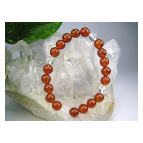 【ブレスレット】レッドアゲート+水晶☆商品情報☆レッドアゲート：Φ8±0.2mm×20粒水晶：Φ7±0.2mm×4粒手首周り：約17cm※形状やサイズのばらつき、表面や穴周りにキズや凹み等があります。色味や模様等のご指定はできませんのでご了...