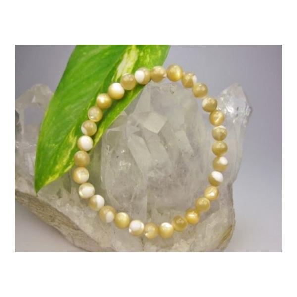 【ブレスレット】マザーオブパール☆商品情報☆石サイズ：Φ6.5±0.2mm粒数：30粒手首周り：約17cm原産地：中国※石の材質上、形状やサイズのばらつき、表面や穴周りにキズや凹み、割れや欠け等が目立ちます。色味や模様等のご指定はできません...