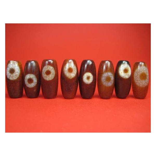 【チベット高級龍紋天珠】商品情報長さ：約31mm直径：約Φ14mm穴サイズ：約Φ2.2mm中国・チベット天珠※形状やサイズのばらつき、表面や穴周りにキズや凹み等がある場合があります。穴が真っすぐでなかったり、変形している場合がありますのでご...