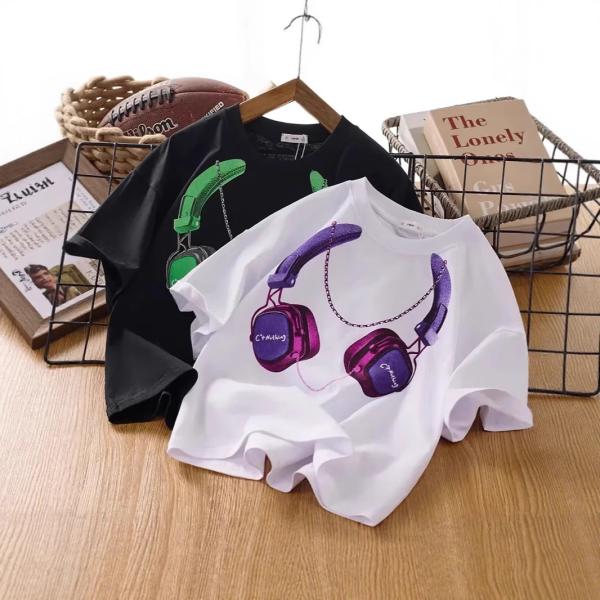 男女兼用のキッズ向けダンスTシャツで、ストリート系・ヒップホップ系のスタイルを意識したデザイン商品内容：Tシャツ素　　材：綿※※ストアからのお知らせ※※○ご注文後について当店の商品は、複数の他店と在庫を共有します。ご注文後に倉庫へ在庫確認い...