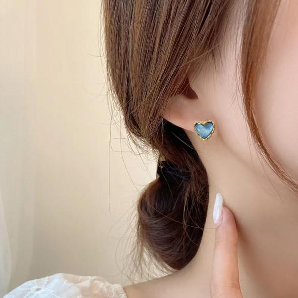 ピアス キラキラ ビジュー 小ぶり ハート ブルー レディース 高級感 かわいい おしゃれ ワンポイント  デート 結婚式