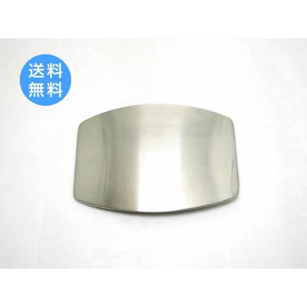 シンプル プレート バックルのみバックルのみの出品です。写真ではゴールドに見えますが、実際はシルバーです。サイズ：約10.3cm X 7.3cmベルト幅：4cmまで対応。色：シルバー材質：合金製パッケージはありません。