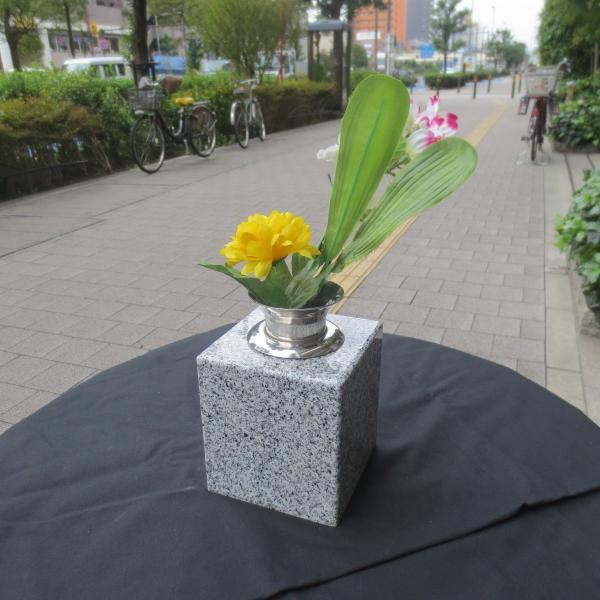 墓石 花立 1個 御影石 614 花瓶 ステンレス 花筒 ペット墓にも 墓石 花立 1個 御影石 614 花瓶 ステンレス 花筒 ペット墓にも