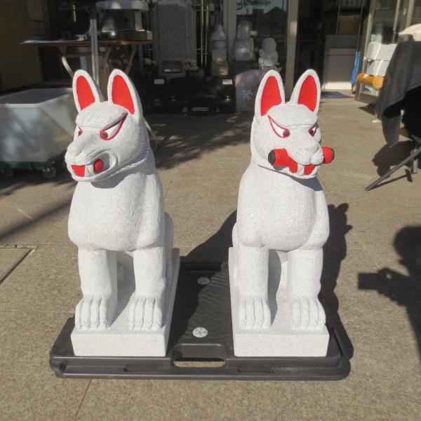 お稲荷さん 一対 狐の置物 御影石？ きつね キツネ 一対 5寸 お稲荷 お狐様 置物 石 御影石 : 石材店