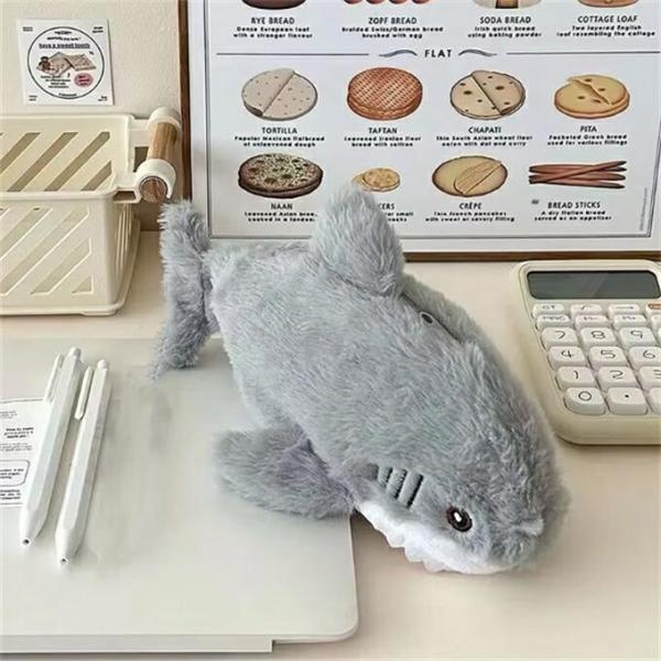 かわいいぬい ぐるみペンシルケース 学生用文房具 サメ学用品 シャチ型 大容量 萌え萌え 軽量 柔らかい 人気 ジュニア 可愛い カワイイ人形 新学期 ペンケース