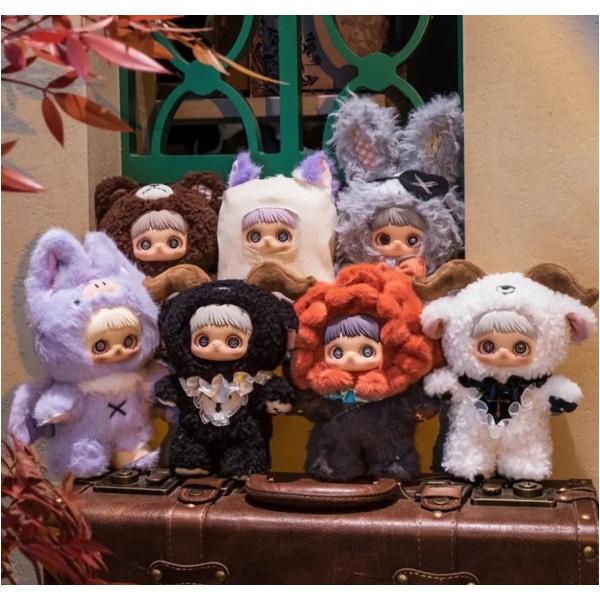 【TOP TOY × MayMei「暗黒の森」シリーズ登場！ブラインドボックスで広がるファンタジー探検】ガチャガチャ仕様のブラインドボックスで、どの暗黒の森の探検者MayMeiが届くかは開けてからのお楽しみ♪ 枯れ木と月明かりが照らす、神秘...