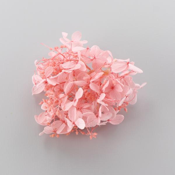 アジサイは、花びらを１枚ずつカットしてハーバリウムボールペンの花材として使えます。また、枝ごとまとめてハーバリウム制作時の空間埋め、色付け、アクセント用としても使えます。少量をクリアケースに入れていますので、小出しで使いたい場合に便利で、保...