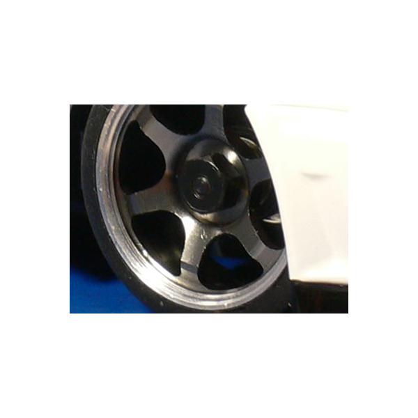 お気に入りのボディのホイールをツライチにしてみませんか？多種類のデザイン・オフセットを用意しております。また、トレッドを広げると走行安定性が増し、走りも鋭くなります。