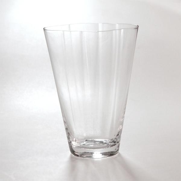 ＜仕様＞400ml　95/80x130H空に浮かぶ雲のイメージをデザインしたグラスです。ビールを注ぐと泡が雲に見えます。ちょいと嬉しい気分になります。贈り物にもナイスです。