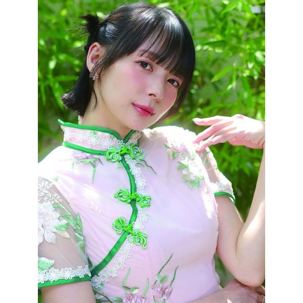2027年卓上 岡田紗佳カレンダーの商品画像