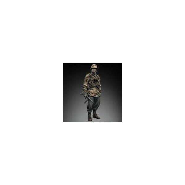 中古プラモデル 1/16 WWII ドイツ武装親衛隊 MP40を持つ下士官兵 レジンキャストキット [RM1000]