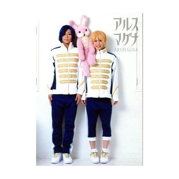 商品名：中古生写真(男性) アルスマグナ/U-SAKU(九瓏ケント)・福井大輔(榊原タツキ)/全身・衣装白・青・間にぬいぐるみ・背景白/アルスマグナくじ写真 ブロマイド生写真(男性)/ダンスユニット/アルスマグナ