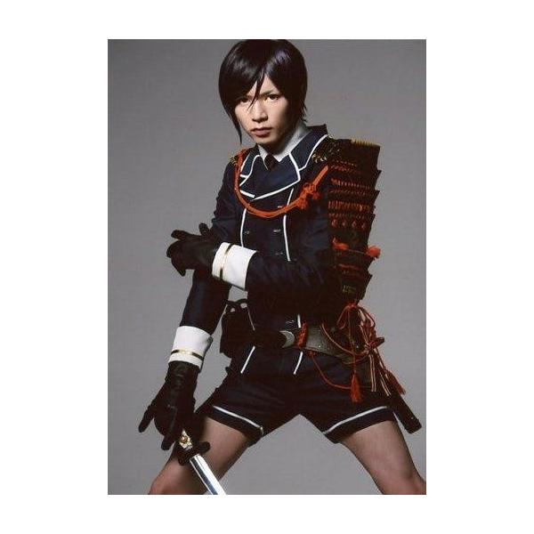 商品名：中古生写真(男性) 北村諒(薬研藤四郎)/膝上・衣装黒・左腕曲げ・背景グレー・キャラクターショット/舞台「刀剣乱舞」個人セットブロマイド生写真(男性)/俳優