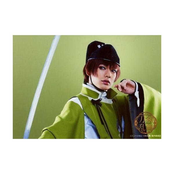 商品名：中古生写真(男性) 崎山つばさ(石切丸)/横型・バストアップ・衣装緑・背景緑・キャラクターショット/1部衣裳/ミュージカル『刀剣乱舞』 〜阿津賀志山異聞〜生写真(男性)/俳優