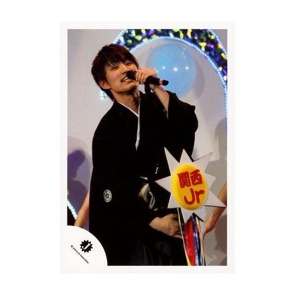 中古生写真(ジャニーズ) 7WEST/神山智洋/ライブフォト・膝上・衣装黒・袴・右手マイクスタンド・左手マイク・体右向き・目線正面/公式生写真