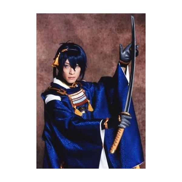 中古生写真(男性) 鈴木拡樹(三日月宗近)/上半身・衣装青・背景茶・キャラクターショット/舞台「『刀剣乱舞』虚伝 燃ゆる本能寺」個人セッ