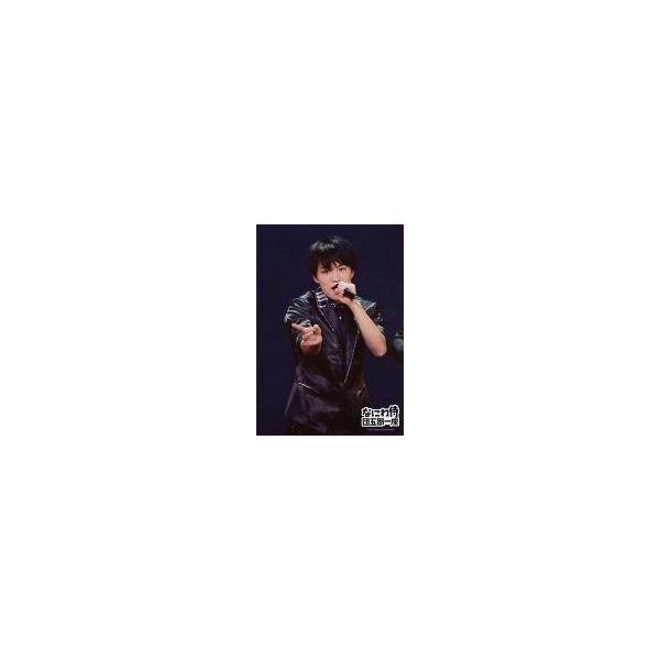 中古生写真(ジャニーズ) ジャニーズWEST/神山智洋/ライブフォト・膝上・衣装黒・左手マイク口元・右手人差し指立て・背景黒/なにわ侍 団