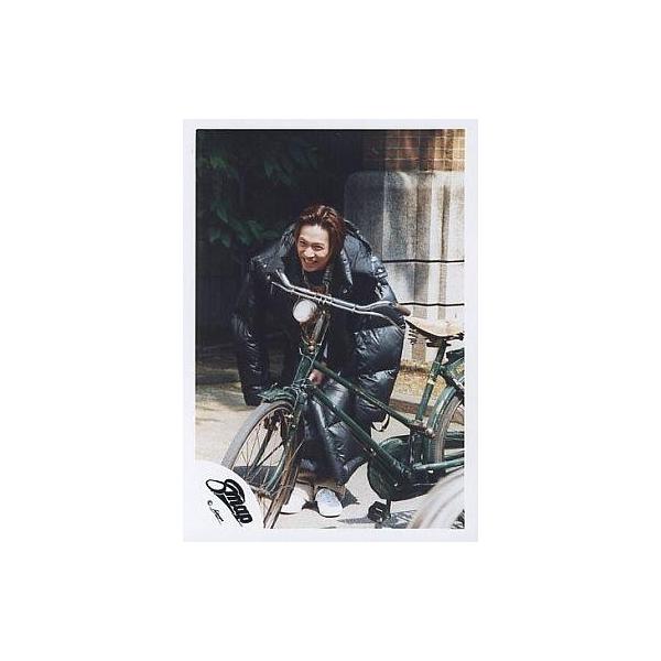 中古生写真(ジャニーズ) SMAP/中居正広/全身・黒ジャケット・自転車・前屈み・笑顔/公式生写真