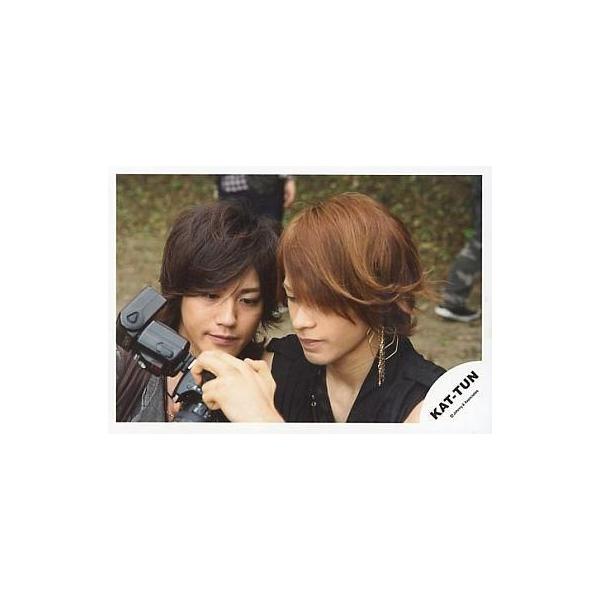 中古生写真(ジャニーズ) KAT-TUN/赤西仁・上田竜也/横型・顔アップ