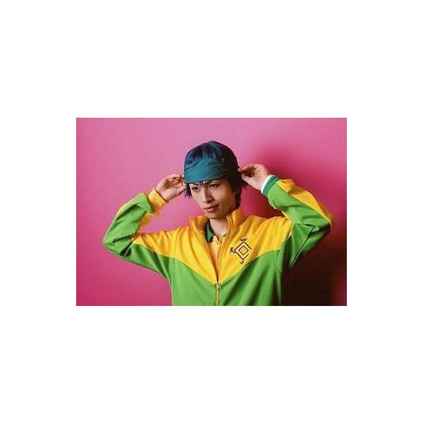 中古生写真(男性) 植野堀まこと(一氏ユウジ)/ユニフォーム・バストアップ・両手青のハチマキ締め・背景ピンク/ミュージカル