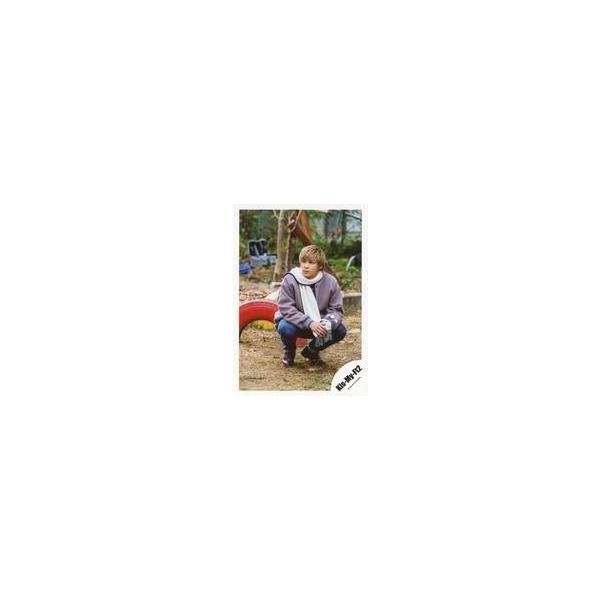 中古生写真(ジャニーズ) Kis-My-Ft2/千賀健永/全身・しゃがみ・衣装グレー・顔左向き/シングル「君を大好きだ」MVオフショット/公式生写真