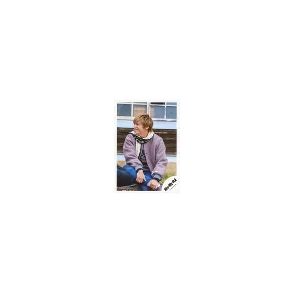 中古生写真(ジャニーズ) Kis-My-Ft2/千賀健永/膝上・座り・衣装グレー・両手右足・足組み・顔左向き/シングル「君を大好きだ」MVオフショット/
