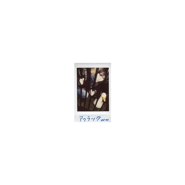 中古生写真(男性) ☆FEST VAINQUEUR/KAZI/直筆メッセージ入り「アフラックww」・全身・しゃがみ・両手鉄格子/生チェキ