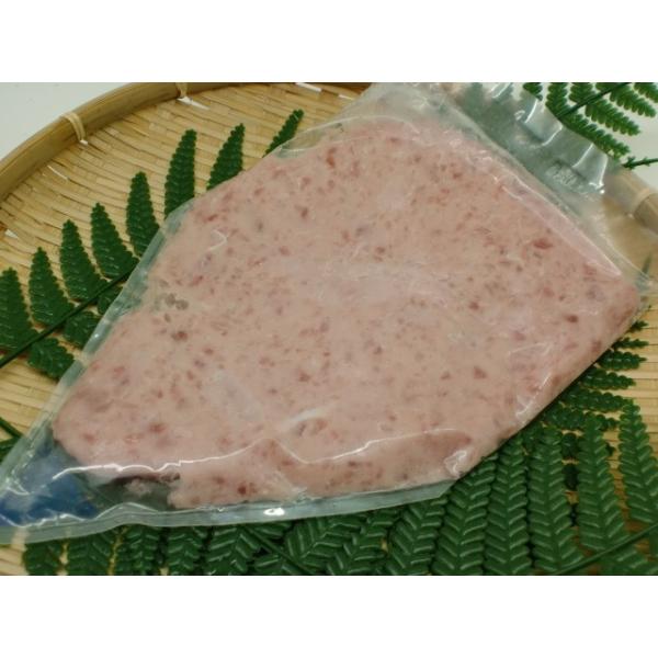 とろける食感、まろやかな甘みで老若男女問わず大人気。 人気ネタのマグロたたきチューブをお手頃価格でご提供。チューブになっていますので様々な料理に使用できます。巻き寿司、ちらしすしにも！そのまま寿司のネタとしてご使用ください。ネギを入れるだけ...