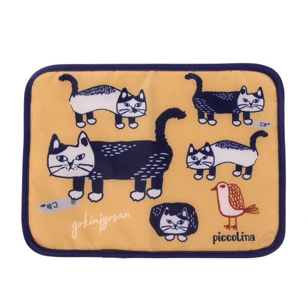 ブランド：クスグルジャパン Kusuguru Japan品　番　：21-1012品　名　：マスクポーチ マチルダさん柄カラー　：＃1 MUサイズ　：タテ17cm、ヨコ23cm 　折り畳んだ時のヨコ 11.5cm素　材　：表/内側 ポリエステ...