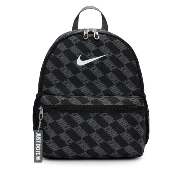ブランド：Nike ナイキ品　名　：ナイキ ブラジリア JDI ジュニア ミニ バックパック (11L)品　番　：HV6481カラー　：010-ブラック/アイアングレー/ホワイトサイズ　：MISC キッズサイズ 幅26cm x 高さ33cm...