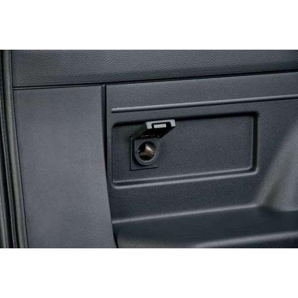 N-VAN アクセサリーソケット ※DC12V／最大180W（フロント