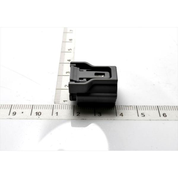 ハリアー用 コネクターのハウジングのみ 90980-12572 DBA-ZSU60W