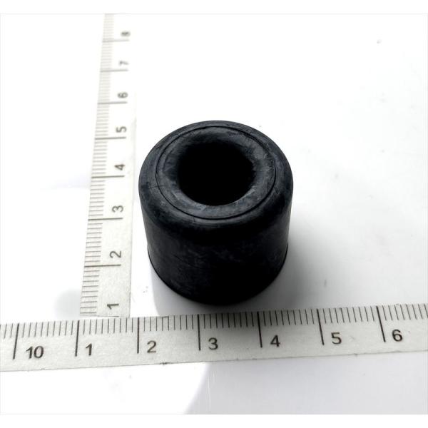 スズキ純正部品　ジムニー用 ボディーマウンチングアッパのクッション スズキ純正部品ジムニー用 ボディーマウンチングアッパのクッション