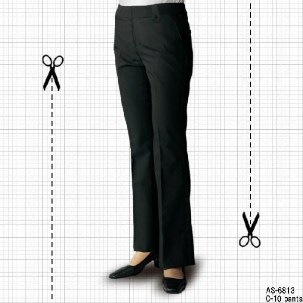 万能アイテムブラックパンツを格安で/様々なシーンで使い回せるベーシックなブラックパンツ。のびやかなストレッチとワンタックスタイルが、動きやすく快適です。■カラー：ブラック■素材：スチレッチトロピカル(ポリエステル100%)■ディティール：両...