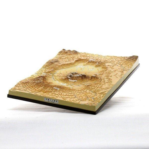 ●阿蘇（カルデラ）の地形を示した火山地形模型です。＜仕様＞商品コード：上野科学社 210-004-04サイズ：約4×30×40cm材質：プラスチック樹脂入数：1*手作りのためサイズ・重さには多少のばらつきがあります