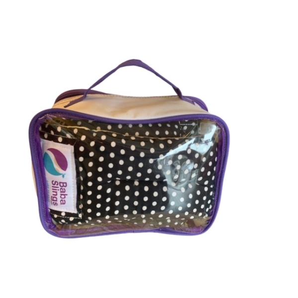 ドット柄ブラッククリームホワイトのババスリング!!大きなマチで赤ちゃんを包みこみます。寝てしまっても包み込み抱っこ出来ます。(3歳体重14キロまで)大小の２つからなる、セーフティバックルは取り外しワンタッチで出来るので、簡単に抱っこした状態...