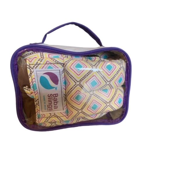 エスニック柄ブラウンのババスリング!!大きなマチで赤ちゃんを包みこみます。寝てしまっても包み込み抱っこ出来ます。(3歳体重14キロまで)大小の２つからなる、セーフティバックルは取り外しワンタッチで出来るので、簡単に抱っこした状態からお子様を...