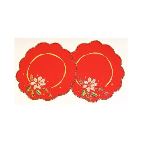 ポインセチアの刺しゅうが素敵なコースター2枚セット。クリスマスシーズンにもオススメ。ドリンクを置くときにはもちろん、ドールなどをコースターに置いてインテリアに使うのもオススメ。サイズ約:11cm径材質:生地ポリエステル100%/ししゅう糸:...