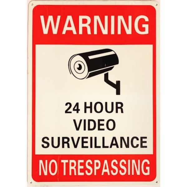 US SECURITY SIGN SQUARE　セキュリティサインアルミ製の セキュリティサインなのです。暗い所で光る GLOW TYPE となっています。あくまで警告看板で犯罪抑制効果の為に作られた品です。ガレージ、オフィス、ボンネット色...