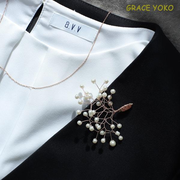 ふんわりかすみ草ブローチb108 パールコサージュ 入学式卒業式 冠婚葬祭 シンプルで上品 GRACE YOKO ハンドメイドによる「たったひとつの輝き」