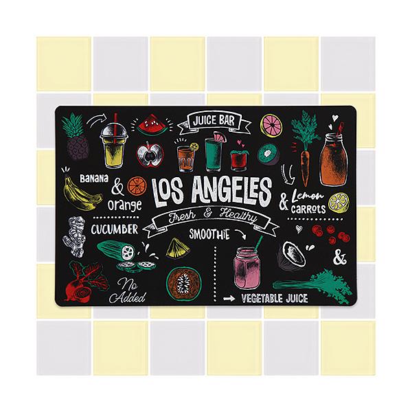 [Release date: April 1, 2021]高さ285mm × 幅430mmポリプロピレン製LAのジュースバーで見かける黒板メニューをデザインしたテーブル マット。素材はポリプロピレンを使用しているので、食べこぼしてもサッと拭...