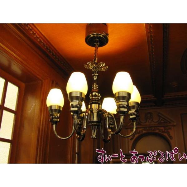 【明るい！】【リーズナブル！】ブラックシルバーの素敵なシャンデリアです！結構明るいです！ボタン電池式で配線不要！店長お勧めです！！ムマグネットの板が付属しており、ドールハウスの天井にそのマグネット板を貼りつけ、そこにこの照明を磁力でぶら下げ...