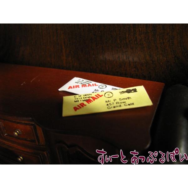 お手紙のミニチュア、２枚セットです！机の上にパラパラと置くだけで、様々なドラマが生まれそうです…このドールハウスの住人は、遠距離恋愛をしているのかな？？という具合です。引き出しに忍ばせても良いですね！ぜひ貴方のドールハウスにお役立てください...