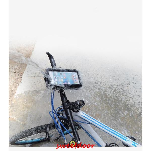 自転車やバイクなどに工具不要で簡単装着出来る防水スマホホルダーです。様々なシーンで雨や埃からスマホを守ります。ファスナー部分も防水対策が施されています。ケースに入れたまま画面のタッチも可能です。※指紋認証は対応していません。