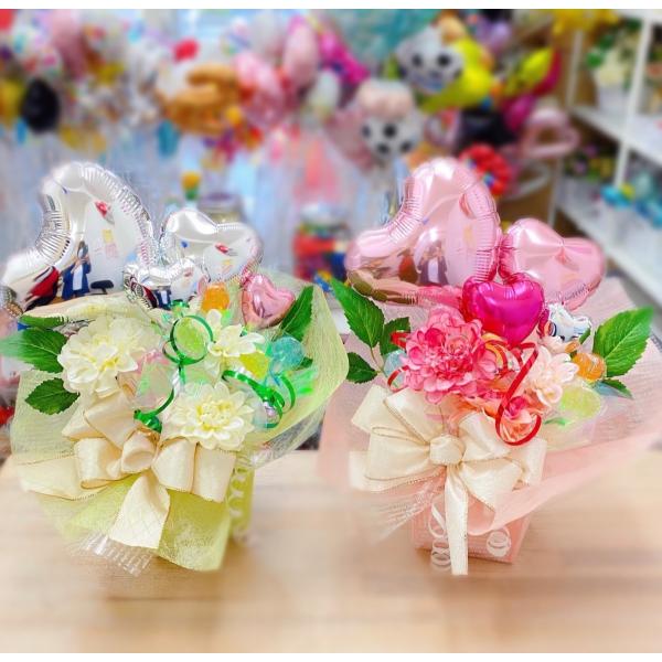 バルーンギフトサイズH30×W26棒付きキャンディ5個キラキラとても華やかなキャンディブーケです。お誕生日やお祝い、色々なギフトに使えます。メッセージ無料　５０文字まで